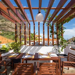 Madeira Surf Camp , Porto da Cruz Portugália